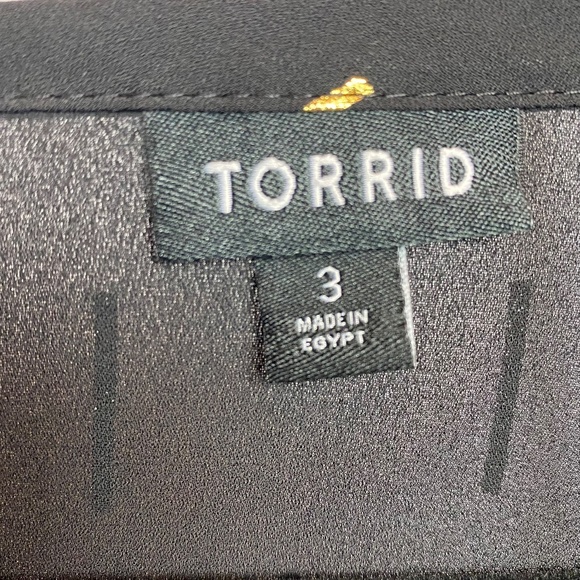Torrid Womenʻs Plus Size Black & Gold Metallic Short Sleeve Blouse Size 3 - Picture 4 of 7